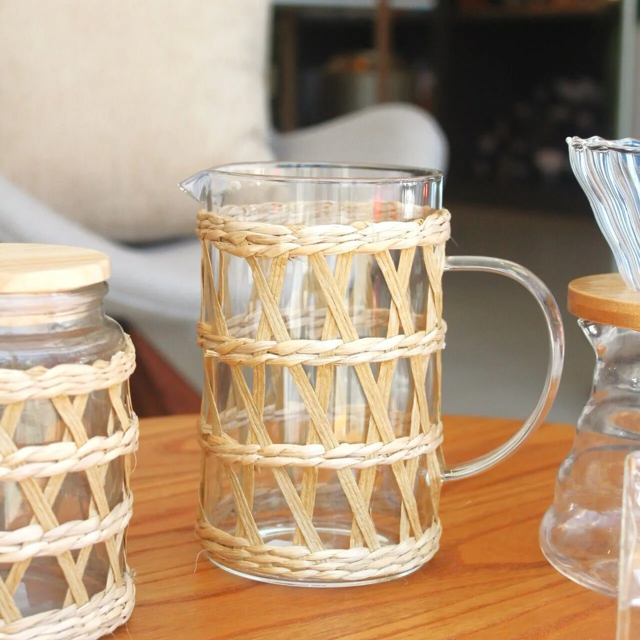 Glass and Natural Fiber Pitcher 1 L